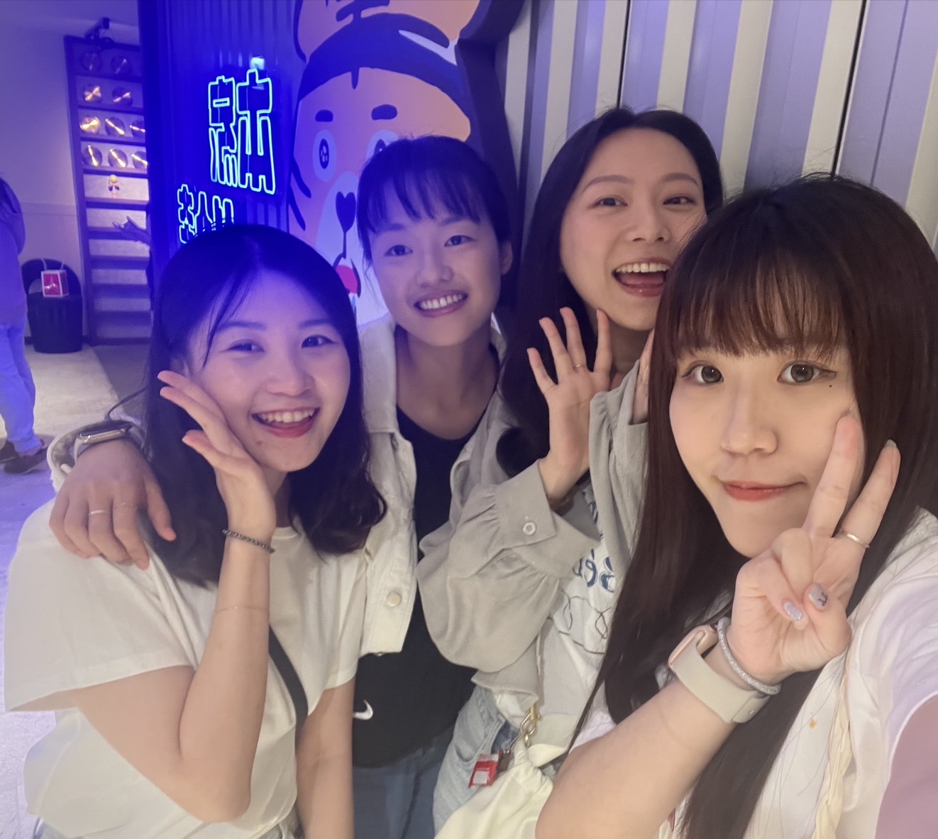 四人好友在釜山合照